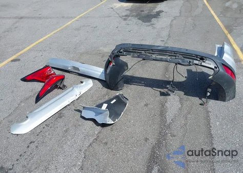 2019 Ford Escape Titanium z USA, uszkodzony, nr VIN 1FMCU0J99KUA87399